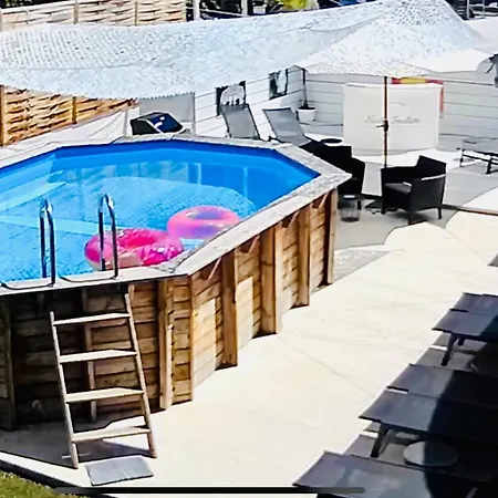 샬레 Avec Piscine *