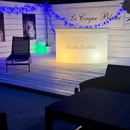 Avec Piscine * 앙티브